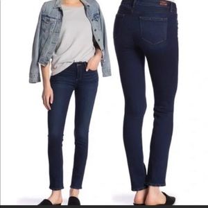 Paige denim skyline skinny jeans in BLACK.  Size 26